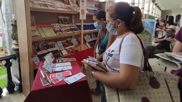 Visitantes de la 17ª Filven expresan alegría por la fiesta literaria más grande del país