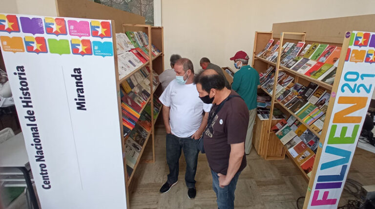 Lectores cuentan con amplia oferta editorial en la 17ª Filven